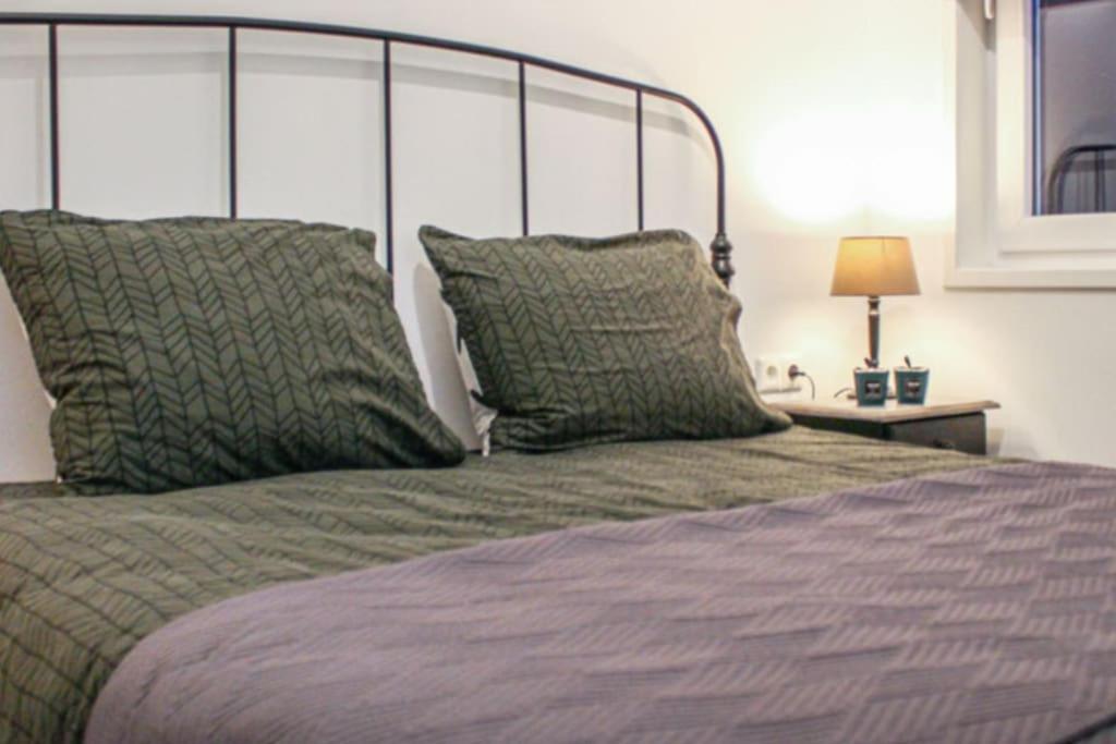Wellness Chalet Met Jacuzzi, Sauna, Omheinde Tuin, Sint Annaland Esterno foto