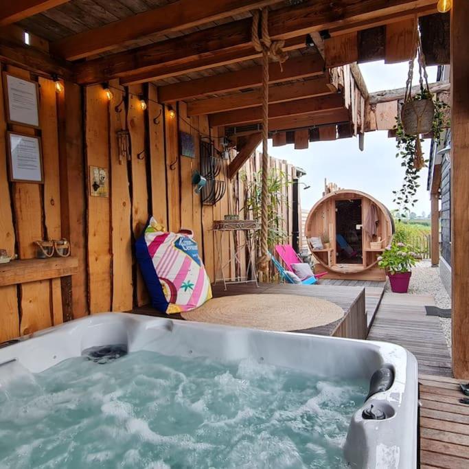 Wellness Chalet Met Jacuzzi, Sauna, Omheinde Tuin, Sint Annaland Esterno foto