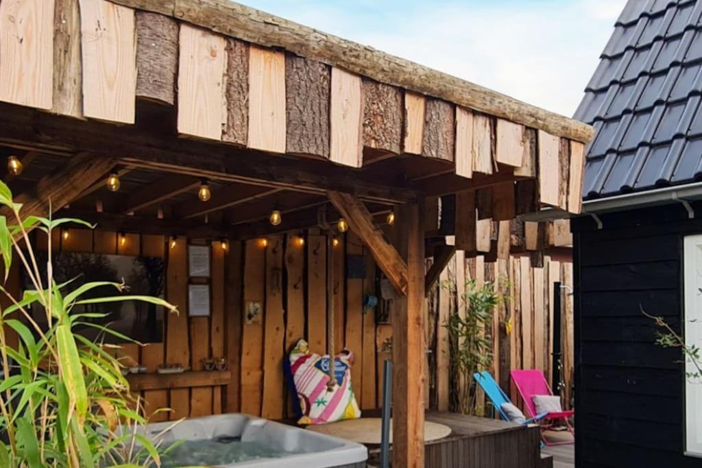 Wellness Chalet Met Jacuzzi, Sauna, Omheinde Tuin, Sint Annaland Esterno foto