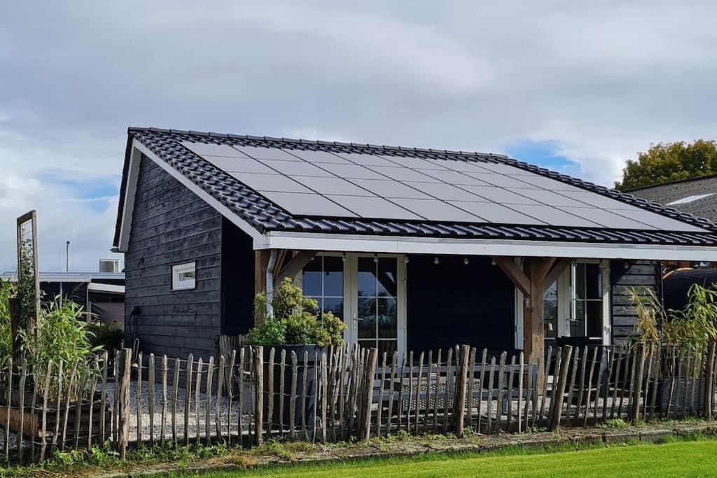 Wellness Chalet Met Jacuzzi, Sauna, Omheinde Tuin, Sint Annaland Esterno foto