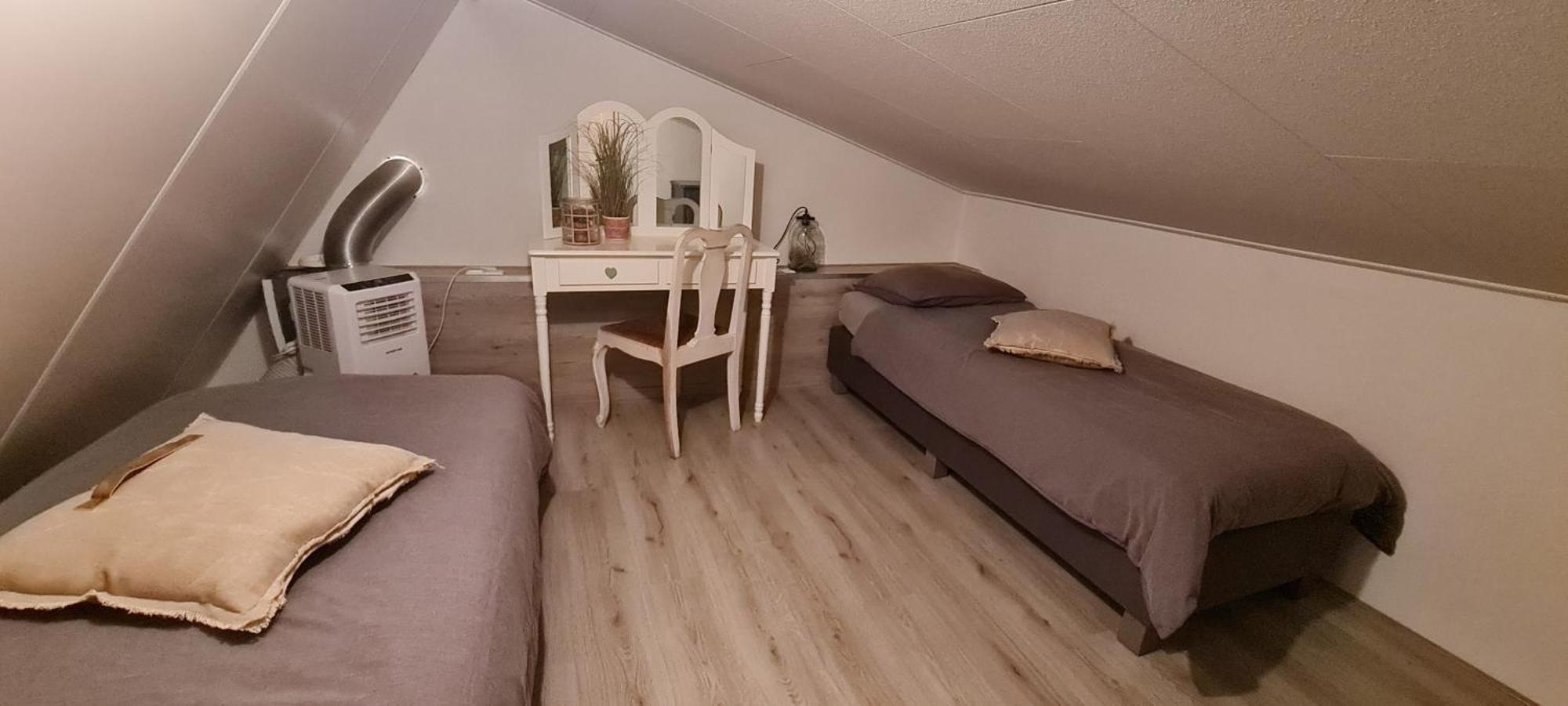 Wellness Chalet Met Jacuzzi, Sauna, Omheinde Tuin, Sint Annaland Esterno foto